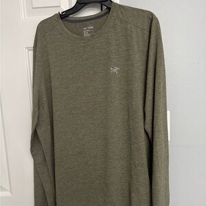 Arc'teryx Green Long Sleeve Tee Versatile Comfort